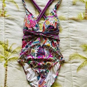 New Trina Turk one piece women’s swimsuit size 6